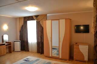 Гостиница Тиман Ухта Номер люкс с 1 двуспальной кроватью-14